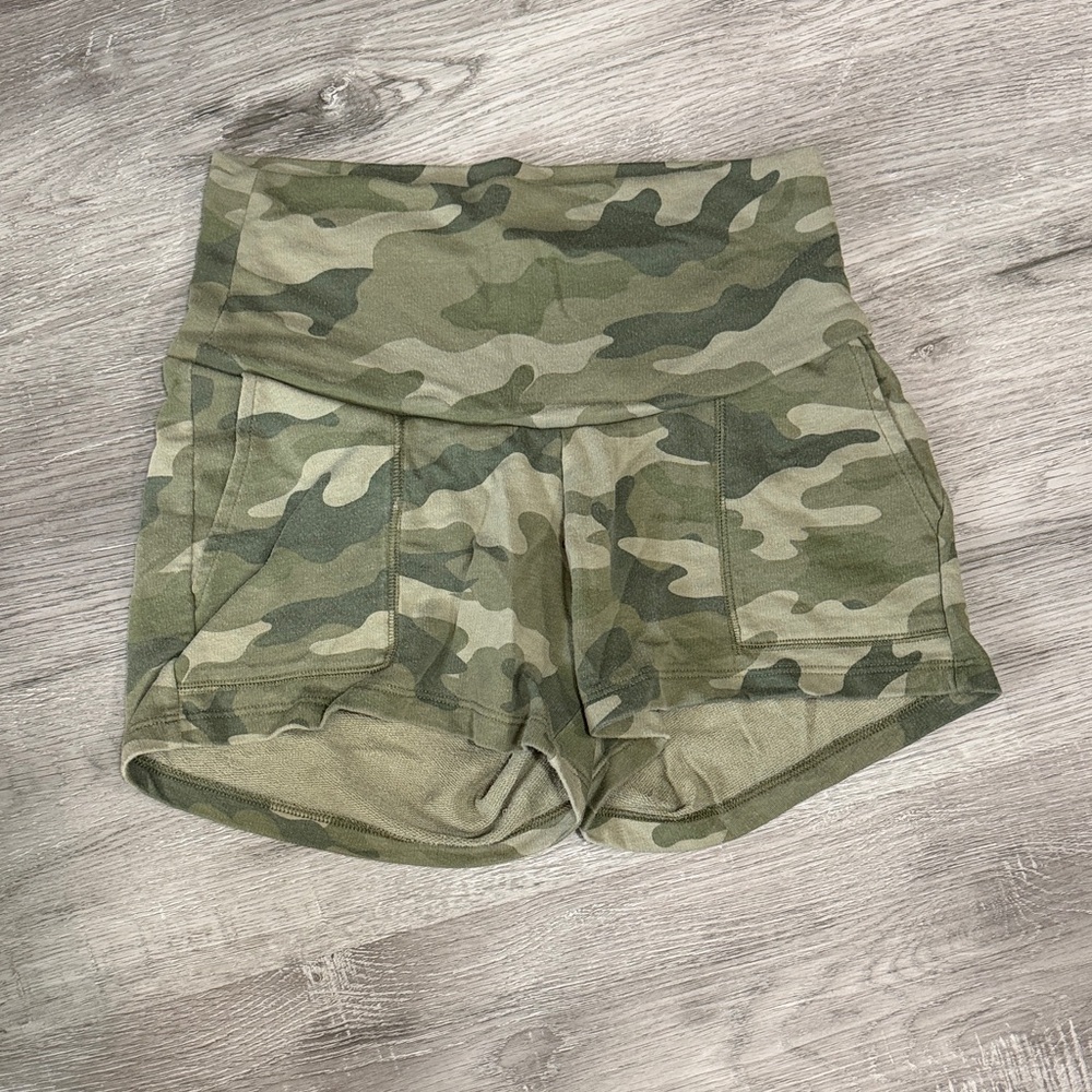 SUPER SOFT Camo Maternity Shorts